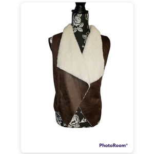 Faux leather vest. With fur lining.